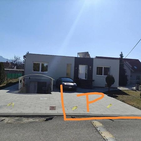 Slnecny Apartmanovy Dom Oslany Exterior photo
